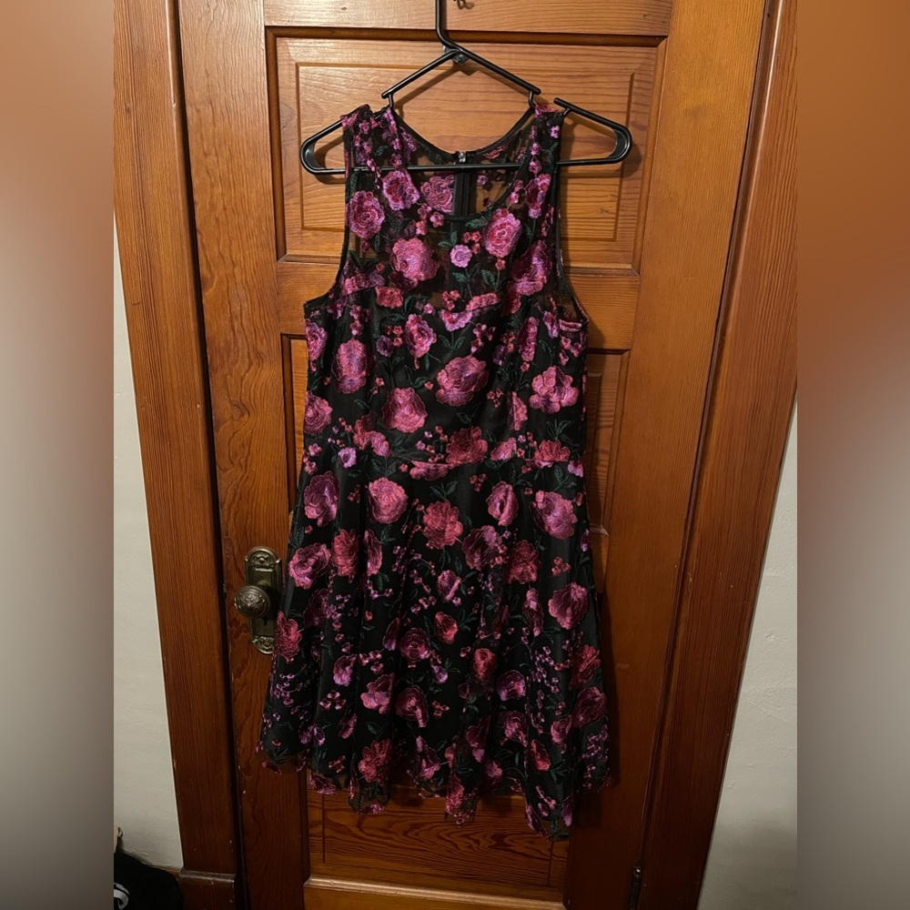 Tahari Arthur S. Levine Floral Formal Dress *make offers* - Picture 3 of 12